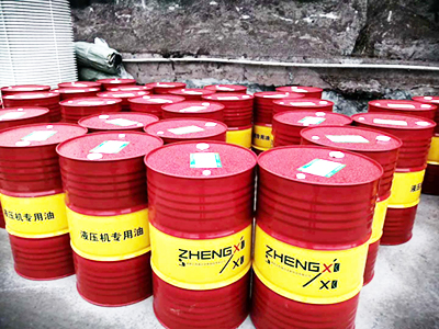 四川液壓機(jī)客戶購買的液壓機(jī)油，由成都正西液壓機(jī)完美交貨！恭喜